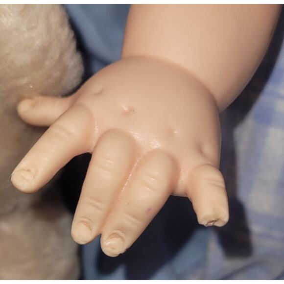 20" Vintage "Cuddles Up" Drink, Wet, Cry~Oil Cloth & Vinyl Baby W/Bear, Blanket - Picture 8 of 12